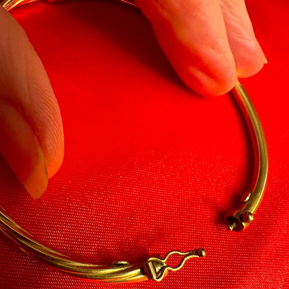WOW POSHMARK - Authentic 10K Gold Italian Bangle Bracelet - Picture 14 of 16